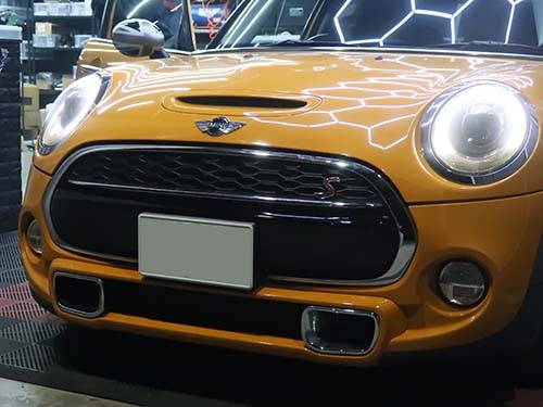 フロントフェイスが引き締まり、車全体の印象が確実に若返り