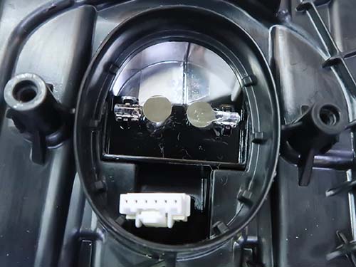 焼損している部分を削り落とし、導光面を平滑で光沢のある状態へ仕上げ