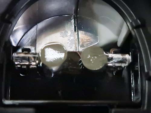 焼損している部分を削り落とし、導光面を平滑で光沢のある状態へ仕上げ