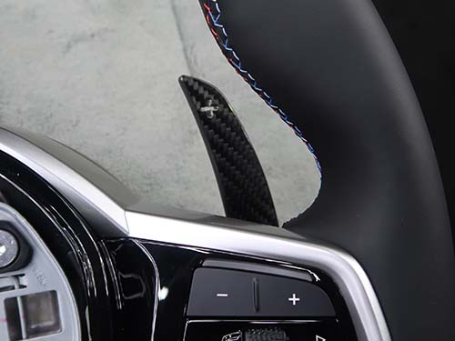 カーボン素材を採用したモデル