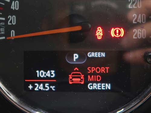 SPORT / MID / GREEN の3モード切替操作を可能