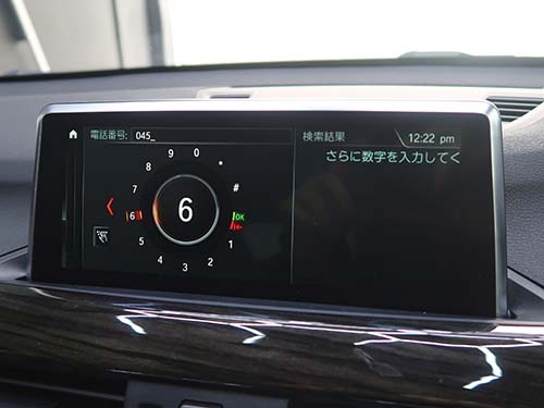 走行中でもナビゲーション操作が可能となり、同時に純正機能の映像表示制限も解除