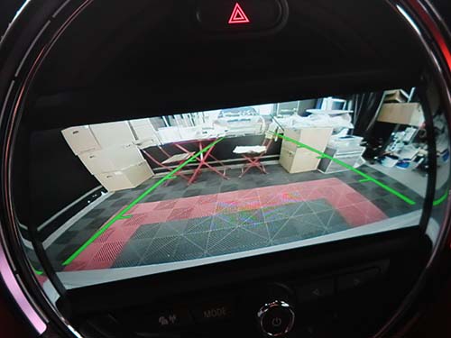 社外製の超小型バックカメラとAVインターフェースを組み合わせて装着