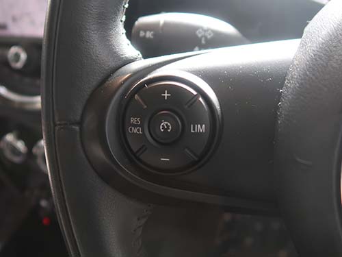 クルーズコントロールが標準装備されている車両