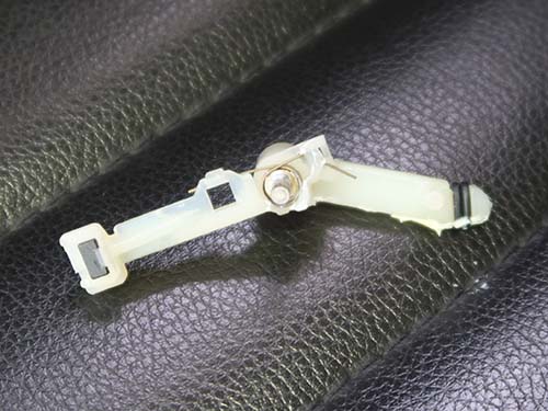 内部の破損した金属バネのみを交換