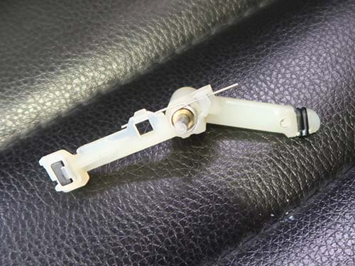 内部の破損した金属バネのみを交換