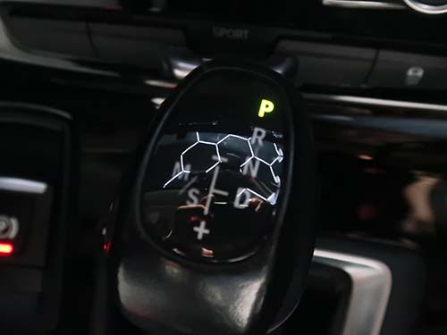 BMW 2シリーズアクティブツアラー（F45）「車両動き出し注意」警告の修理作業