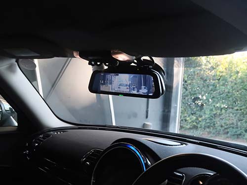 デジタルミラー型ドライブレコーダーをスマート装着