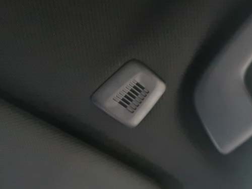 純正マイクを使用した音声操作（Siri）に対応