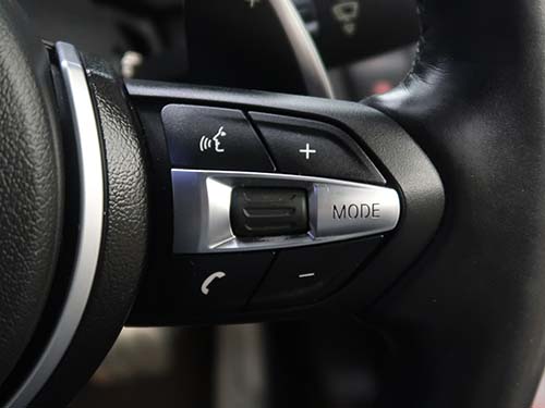  iDriveコントローラーやステアリングスイッチ操作で制御