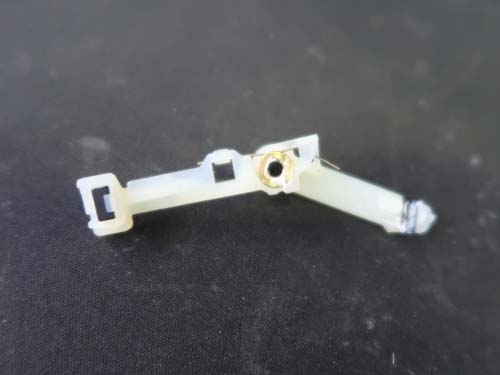 トラブルの根本原因である金属バネのみを交換する修理方法を採用