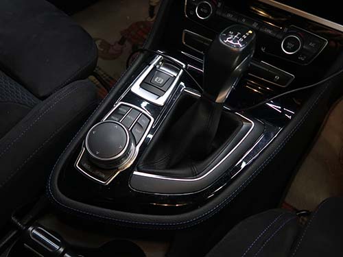 BMW F46 車両動き出し注意 バネ交換で修理｜短時間・低コスト対応