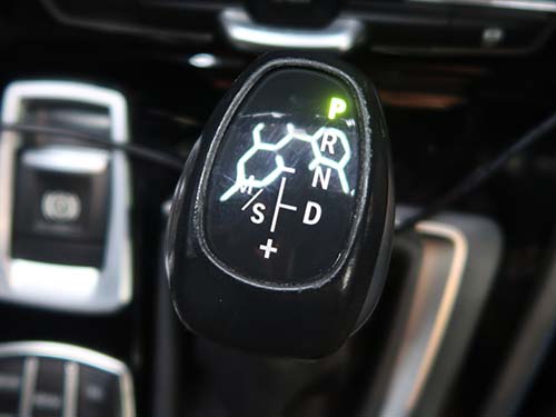 BMW F46 車両動き出し注意 バネ交換で修理｜短時間・低コスト対応