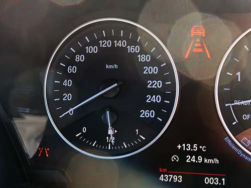 設定した速度範囲内で車間距離を自動調整しながら走行をサポートする先進運転支援機能