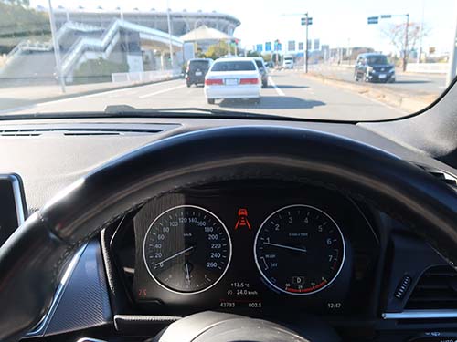 設定した速度範囲内で車間距離を自動調整しながら走行をサポートする先進運転支援機能