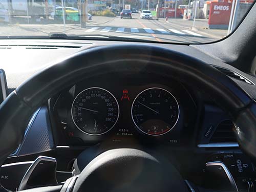 設定した速度範囲内で車間距離を自動調整しながら走行をサポートする先進運転支援機能