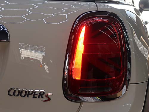 LCIモデルが日本で正式発売される以前からユニオンジャックテールライトの後付装着実績