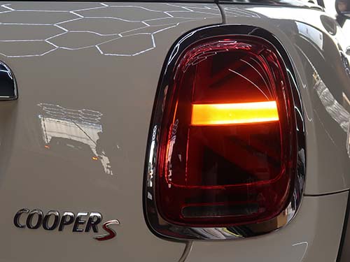 LCIモデルが日本で正式発売される以前からユニオンジャックテールライトの後付装着実績