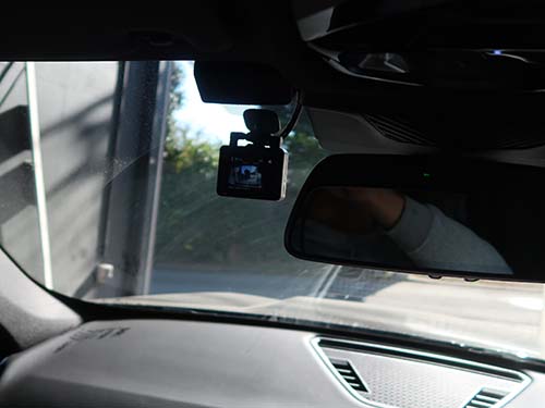 独自制作のアクセサリー電源取り出しキットを使用