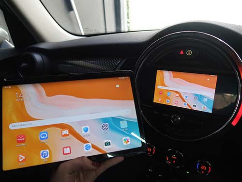 Android端末の画面を映し出す「スクリーンミラーリング」も有効化