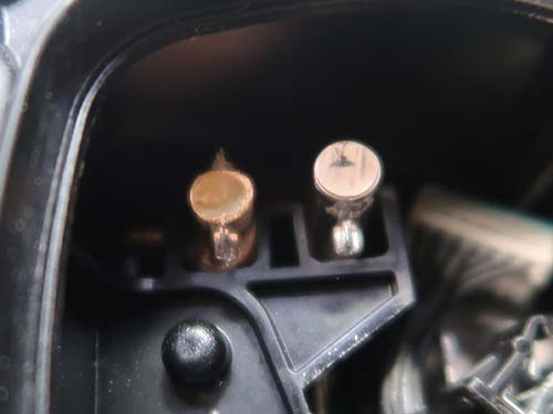 デイライト導光用アクリルが激しく溶解し、LEDモジュール側へ付着