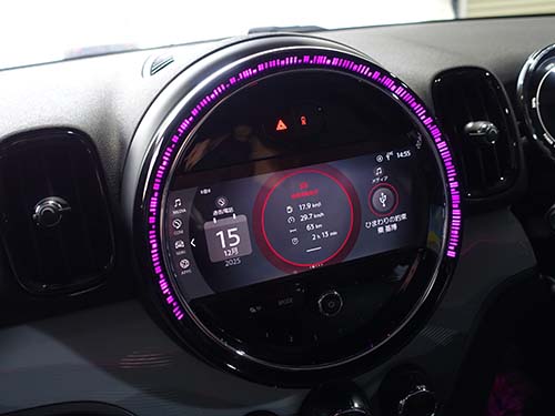 F54 / F60では、LCI2デザインのディスプレイリングカバーは純正パーツとして存在しません。