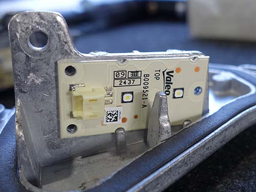 劣化したLEDモジュールはBMW純正新品へ交換