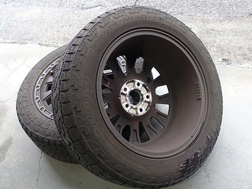 専用洗剤を使用してアルミホイールを裏側まで洗浄