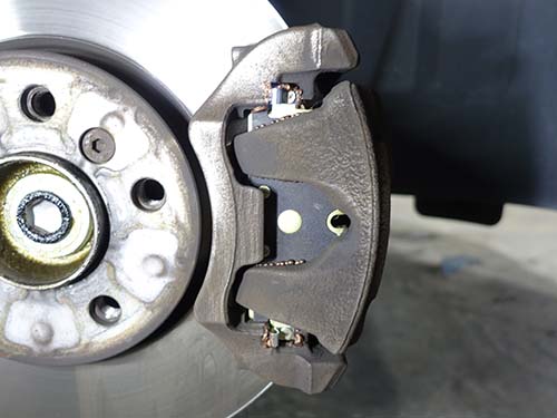 DIXCEL製低ダストブレーキパッド（Mタイプ）は、ブレーキダストを大幅に低減