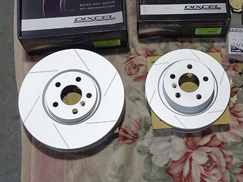 DIXCEL製ブレーキディスクローター(SD)と低ダストブレーキパッド(M)