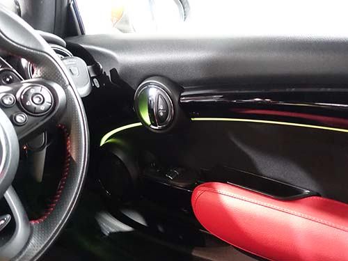 アンビエントライト内蔵の純正ドア内張装飾パネルへ交換