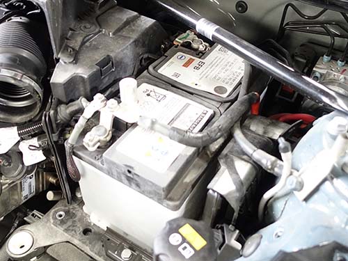 純正装着されていたのはBanner製のAGMバッテリー