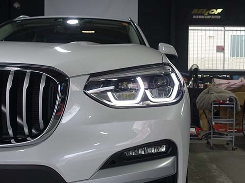 茶色く暗かったデイライトが、白く明るく均一に発光