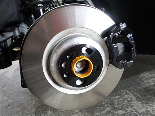 ST製ホイールスペーサーに専用ハブアダプターが付属