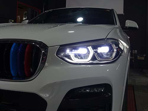 助手席側ヘッドライトの外側デイライトがほとんど点灯しない状態