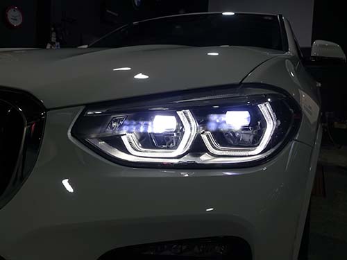 LEDとアクリルの距離が広がり、内側デイライトと比較すると輝度はやや低下