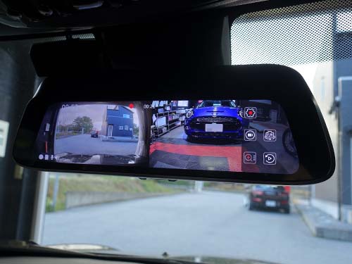 後付感なくスッキリ仕上がり、後方確認と走行映像の記録を両立
