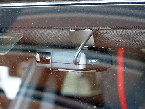 ユピテル製レーザー／レーダー探知機（ZK3100）を装着