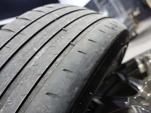 外側からはまだ溝が残っているように見えるものの、内側は溝が無くっている露出状態