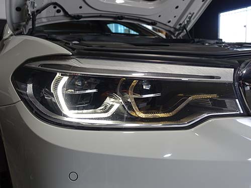 BMW 5シリーズセダン G30 デイライト 暗い・茶色い症状