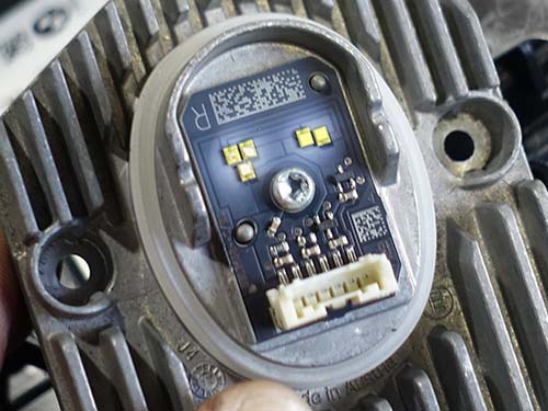 LEDの発熱により、導光用アクリルが焼損