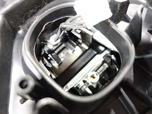 デイライト用LEDの発熱により導光用アクリルが焼損