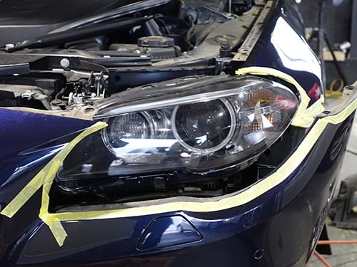 正常点灯が確認できているBMW 5シリーズ(F10)用ヘッドライトを車両へ移植し検証