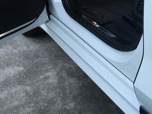 X7(G07)標準装着のサイドステップ