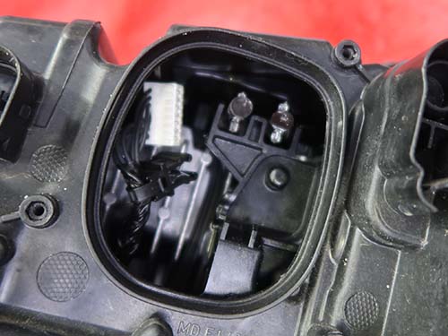 BMW X4 G02 デイライト 修理|焼損したアクリルをリペア