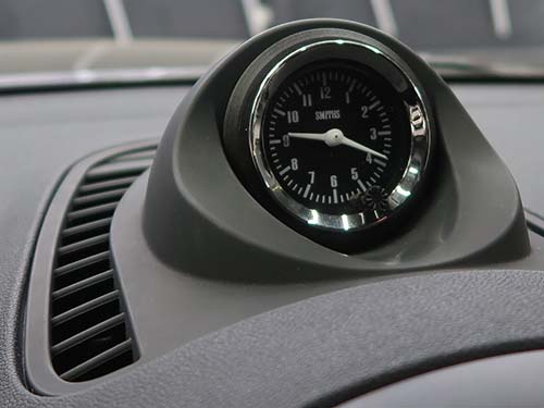 SMITHS製アナログクロックでMINIらしい室内
