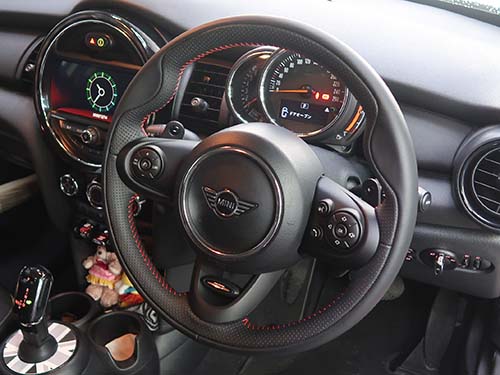 JCWステアリング＋パドルシフト