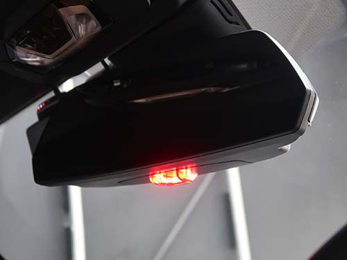 セキュリティライトプラスは、防犯性を抑えつつ、純正のような視覚的演出を実現