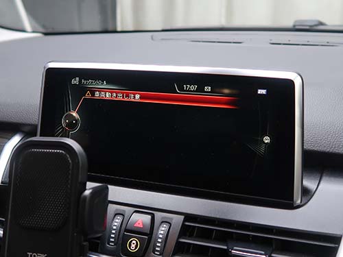 突然表示された「車両動き出し注意」