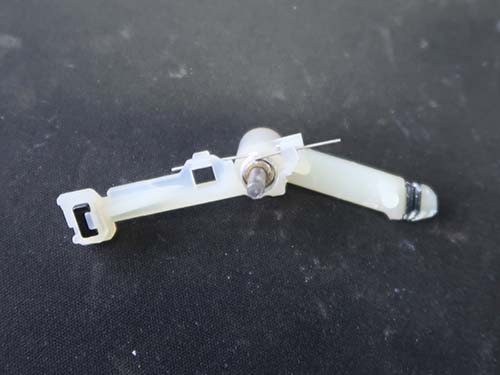 破損した金属バネ単体のみ交換